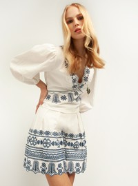 Resort Collection: Blouse with embroidery