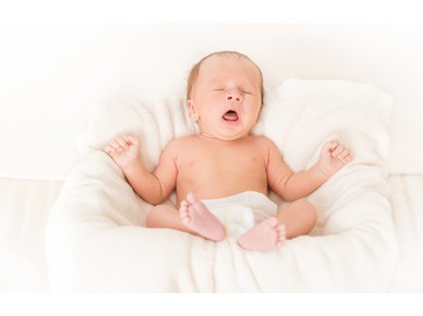 Новороденото бебе киха много? Ето какво трябва да знаете