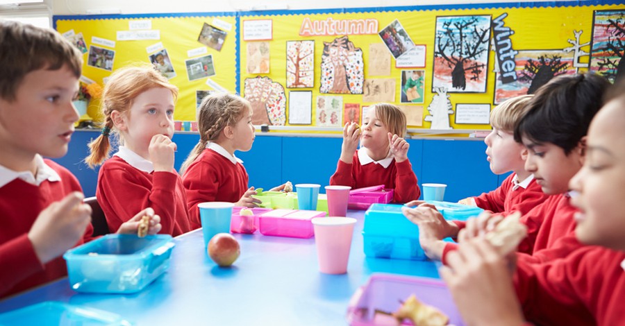 Какво обядват в училище децата по света?