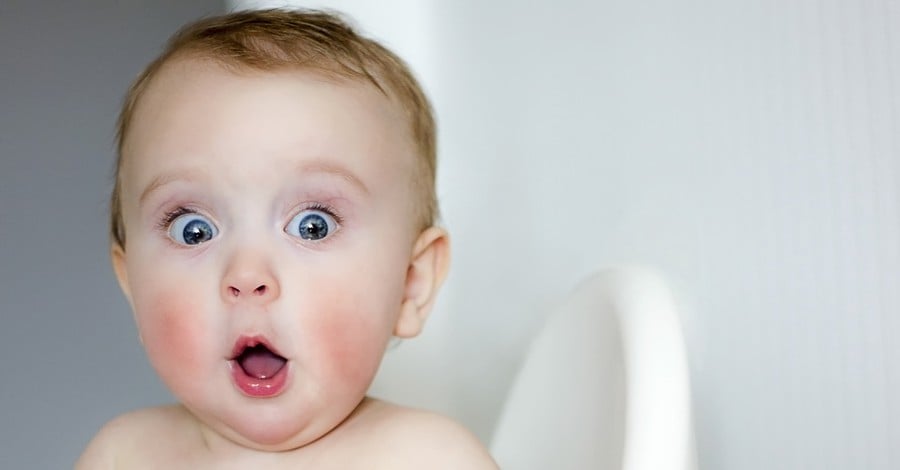 5 lucruri ciudate pe care le face orice bebeluș