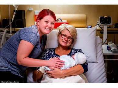 O bunică a dat naștere nepotului ei