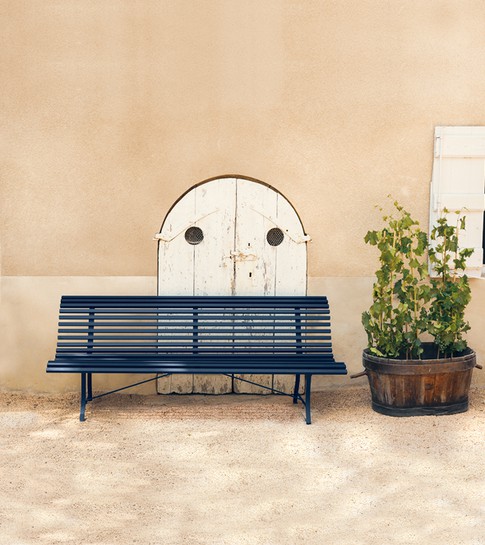 Sofas and garden benches: a special proposal for y