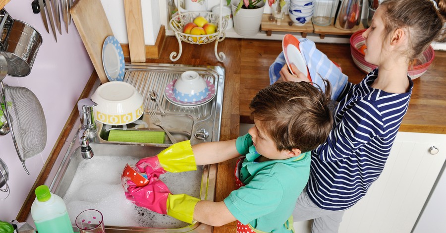 6 причини да научим детето да се справя с домакинските задължения