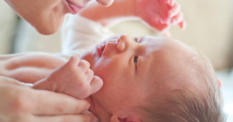 Bebelușul poate fi albastru la naștere. Ar trebui să fii îngrijorată?