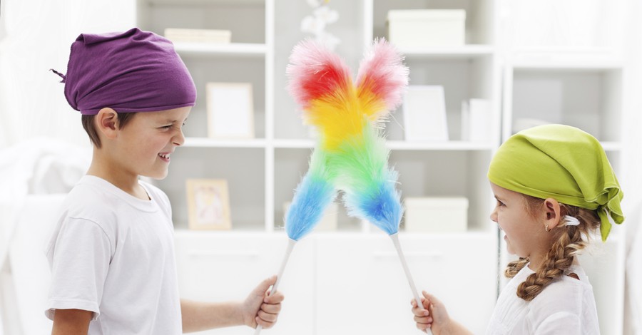 Как да накарате децата си да помагат в чистенето без съпротива