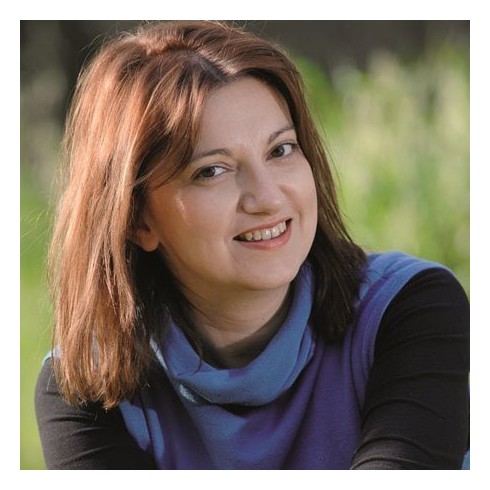 Η συγγραφέας παιδικής λογοτεχνίας Λίνα Σωτηροπούλου υπογράφει τα βιβλία της