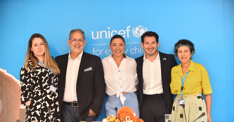 UNICEF: Έλενα Παπαρίζου και Γιώργος Περρής μαζί για την προώθηση της Αναδοχής στην Ελλάδα