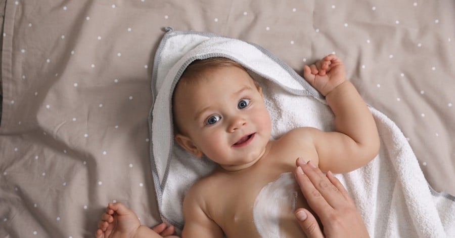 Îngrijirea bebelușului în primele luni de viață